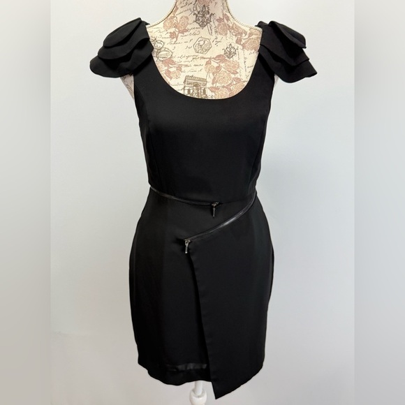 BCBGENERATION Black layered cap sleeve mini sheath dress w/ zipper detail size 6 - Picture 8 of 15
